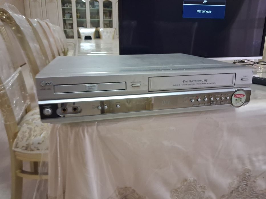 Видеомагнитофон LG