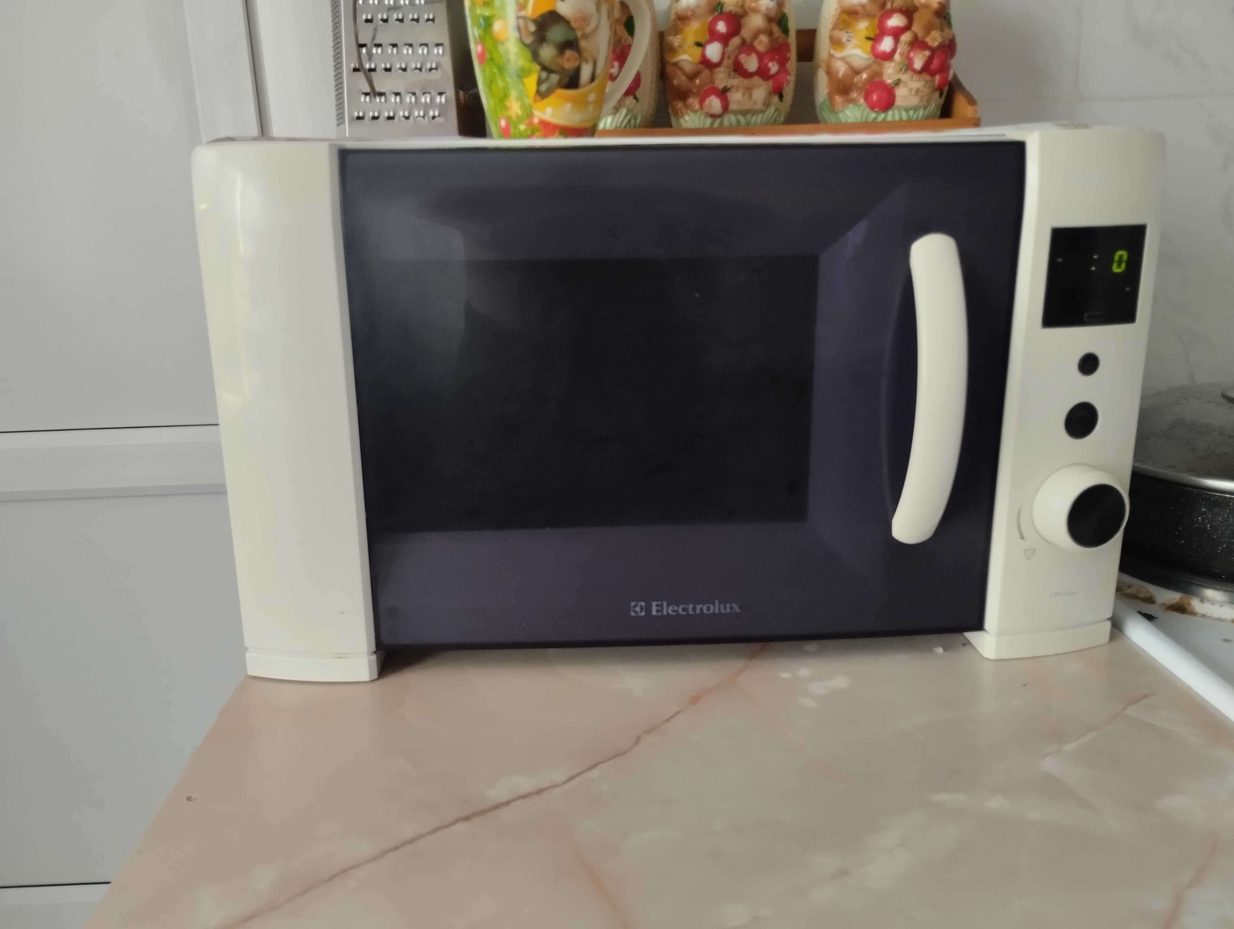 Микроволновка Electrolux