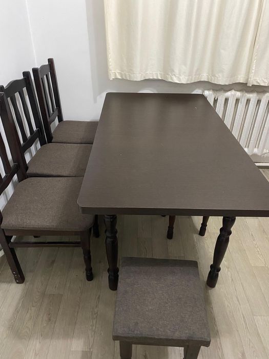 Продаётся стол с 3 стульями и 3 табуретами