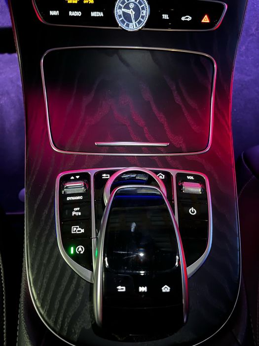 MERCEDES E 200 AMG HYBRID+BENZINĂ 

An : 06/2020
KM : 235000
Motorizar
