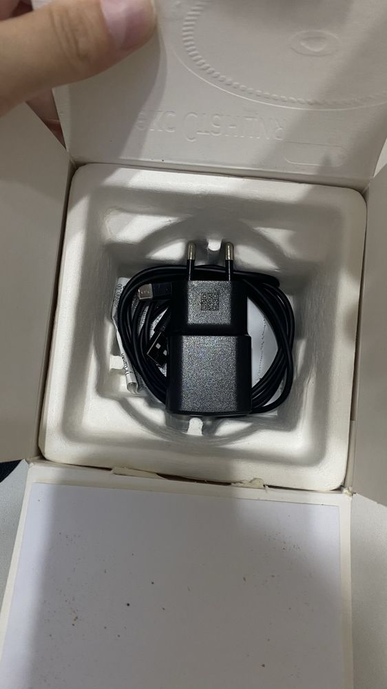 Продам яндекс станцию Алиса