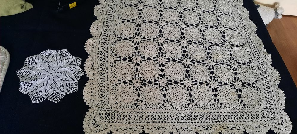 Ръчно ушит ковьор, 2 бр. ретро възглавници