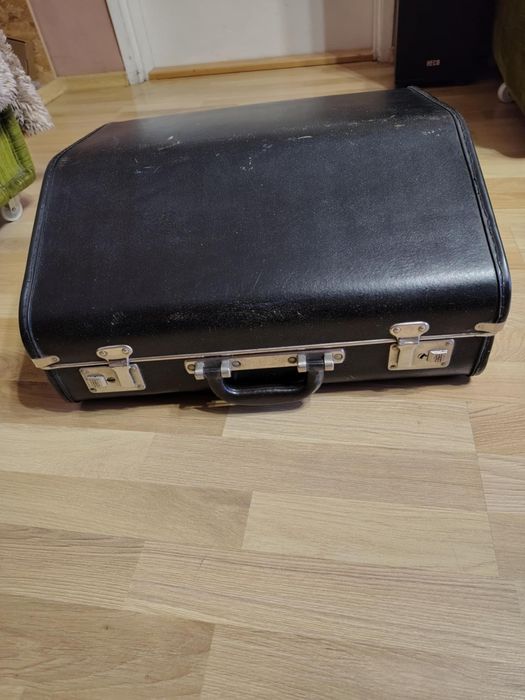 Акордеон Роял Стандарт с куфар . Отлично състояние!