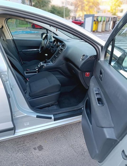 Peugeot 5008 2010 benzina și gpl