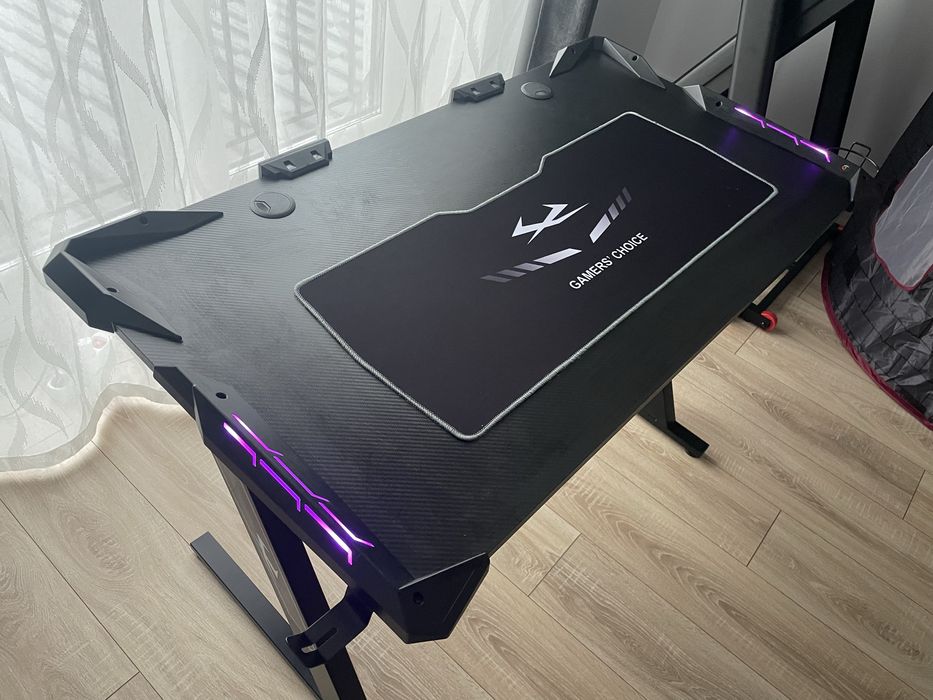 Birou Gaming Nou, iluminare LED, suport pahar, suport casti