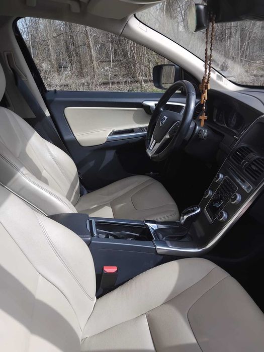 Джип Волво ХС60 в перфектно техническо състояние