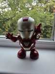 Robotel Iron Man, dans, muzica, luminite, 20 cm, rosu/auriu