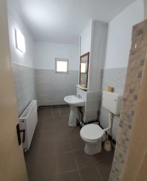 Vanzare apartament 2 camere amenajat integral pentru SPATIU COMERCIAL