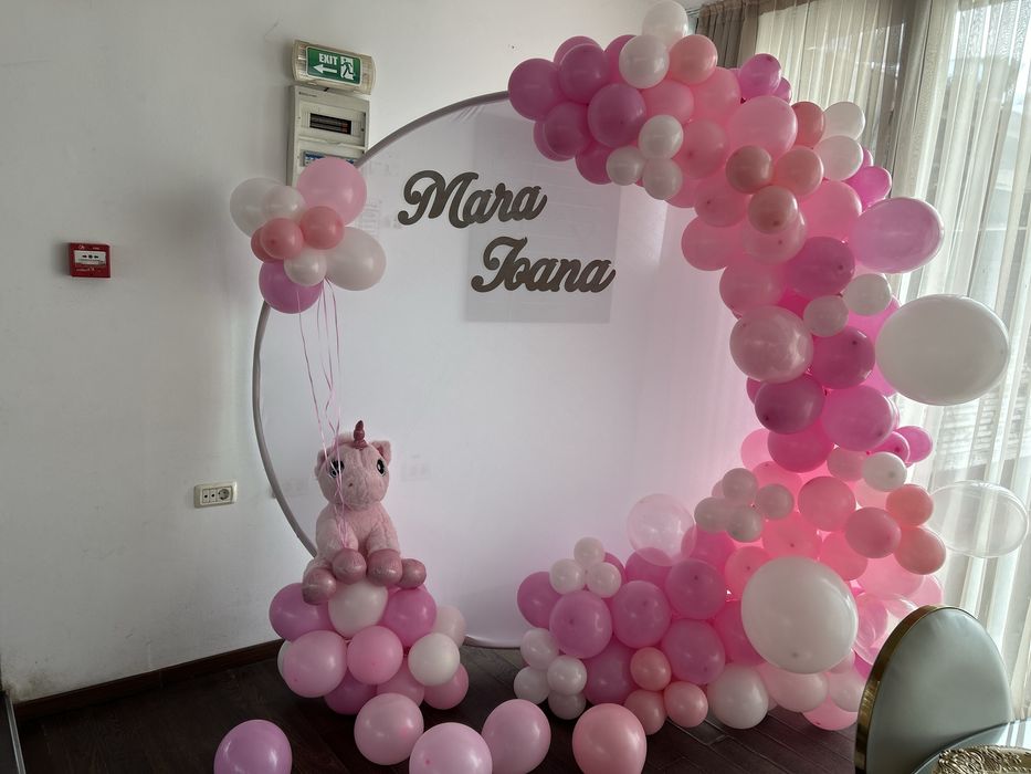 Aranjament floral pentru Cristelniță si Panouri florale/baloane