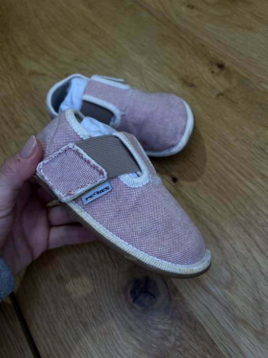 Детски боси пантофи на Pegres