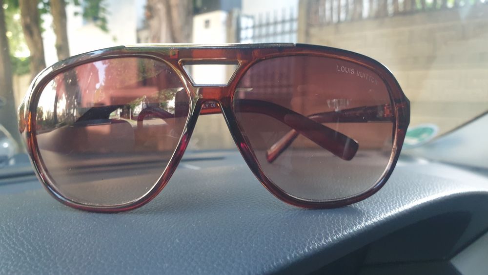 Ochelari de soare pentru barbati Luis Vuitton, Lentile UV..