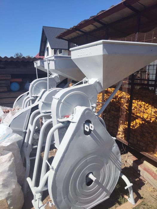 Vand moara la tractor