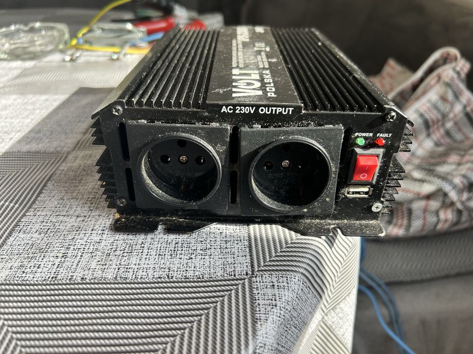 Инвертор “VOLT” 24V DC/220AC IPS-2000