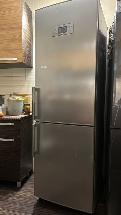 Продам Холодильник LG