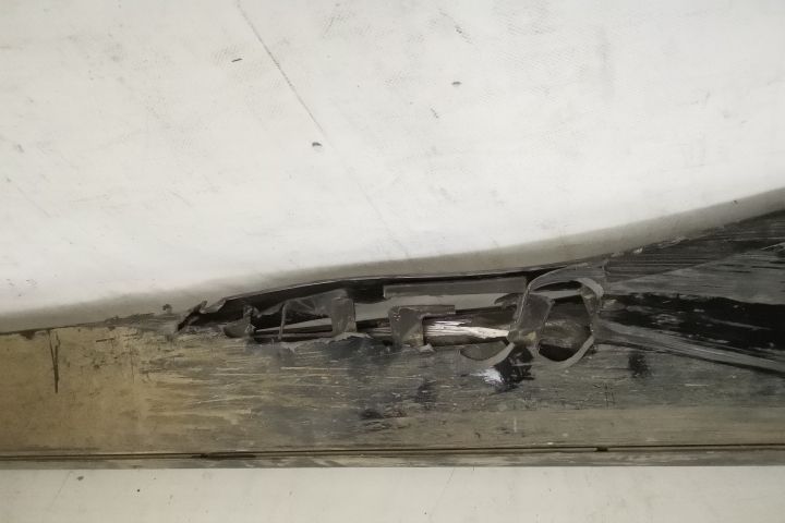 Орнамент праг Тип Стъпало Ляв Оригинален В Добро Състояние Майбах W167