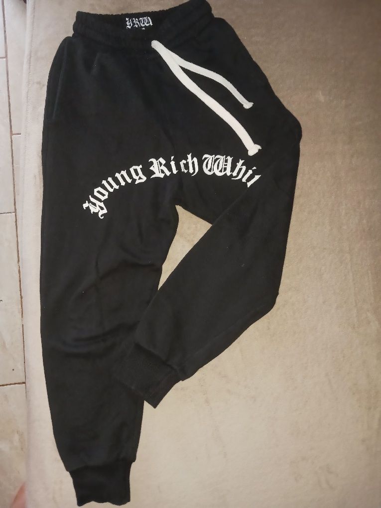Young Rich White Venom (YRW) set hanorac +pantaloni