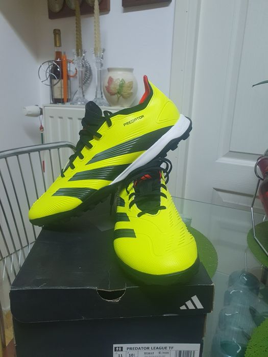 Ghete fotbal Adidas Predator League TF