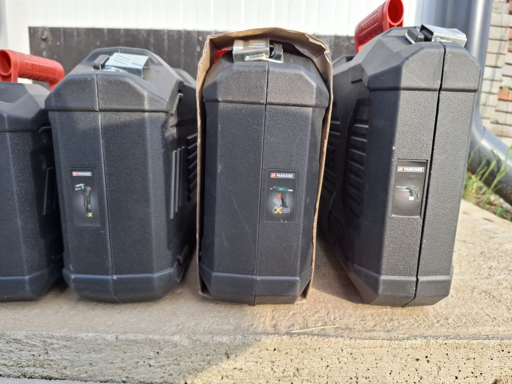 De vânzare 5 cutii de transport Parkside, 20 lei bucata.