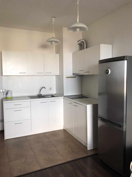 Дава се под наем Тристаен апартамент в Варна, Център - 100 кв.м за 700 € - Снимка #4