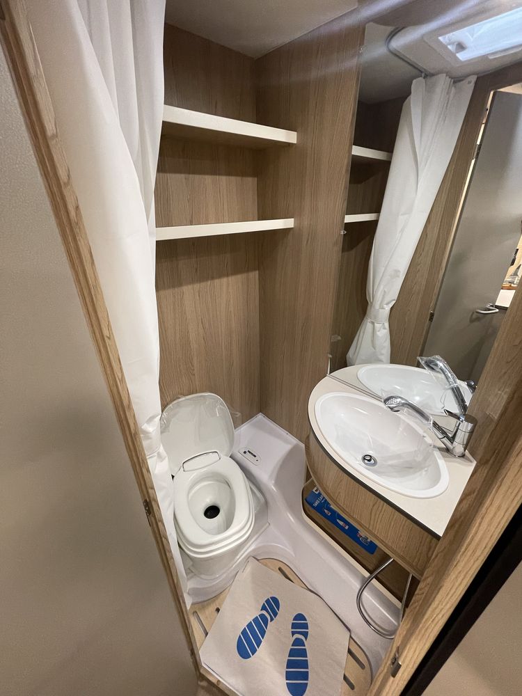 Ofertă/Rulota Lmc Sassino 390k/ noua/ 12 ani garantie/ premium/ 4 pers