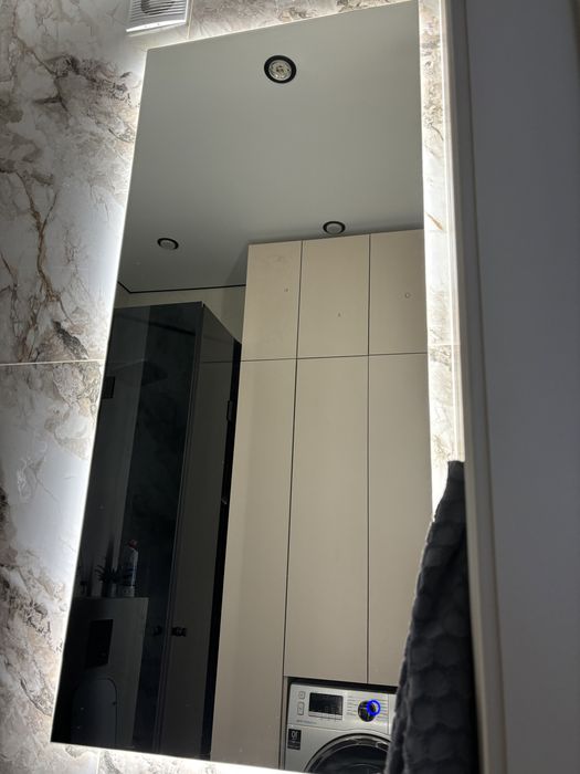 Зеркало с подсветкой в отличном состоянии