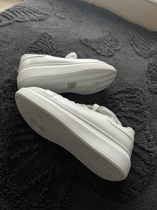 Pantofi sport albi noi