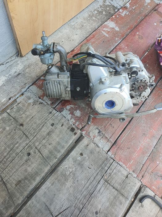 Vănd motor de atv de 125 de pese urgent