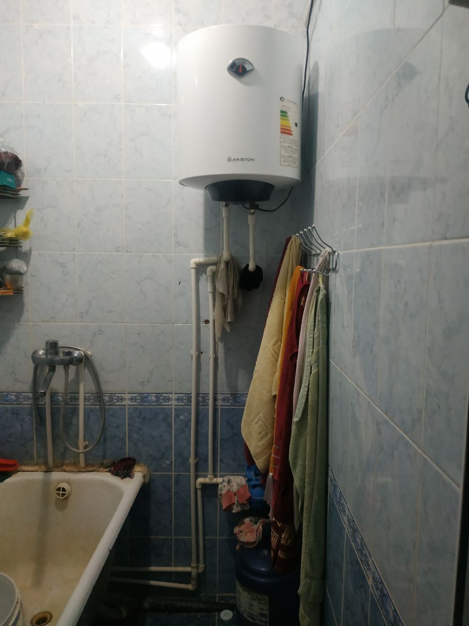 2 xonali kvartira sotiladi