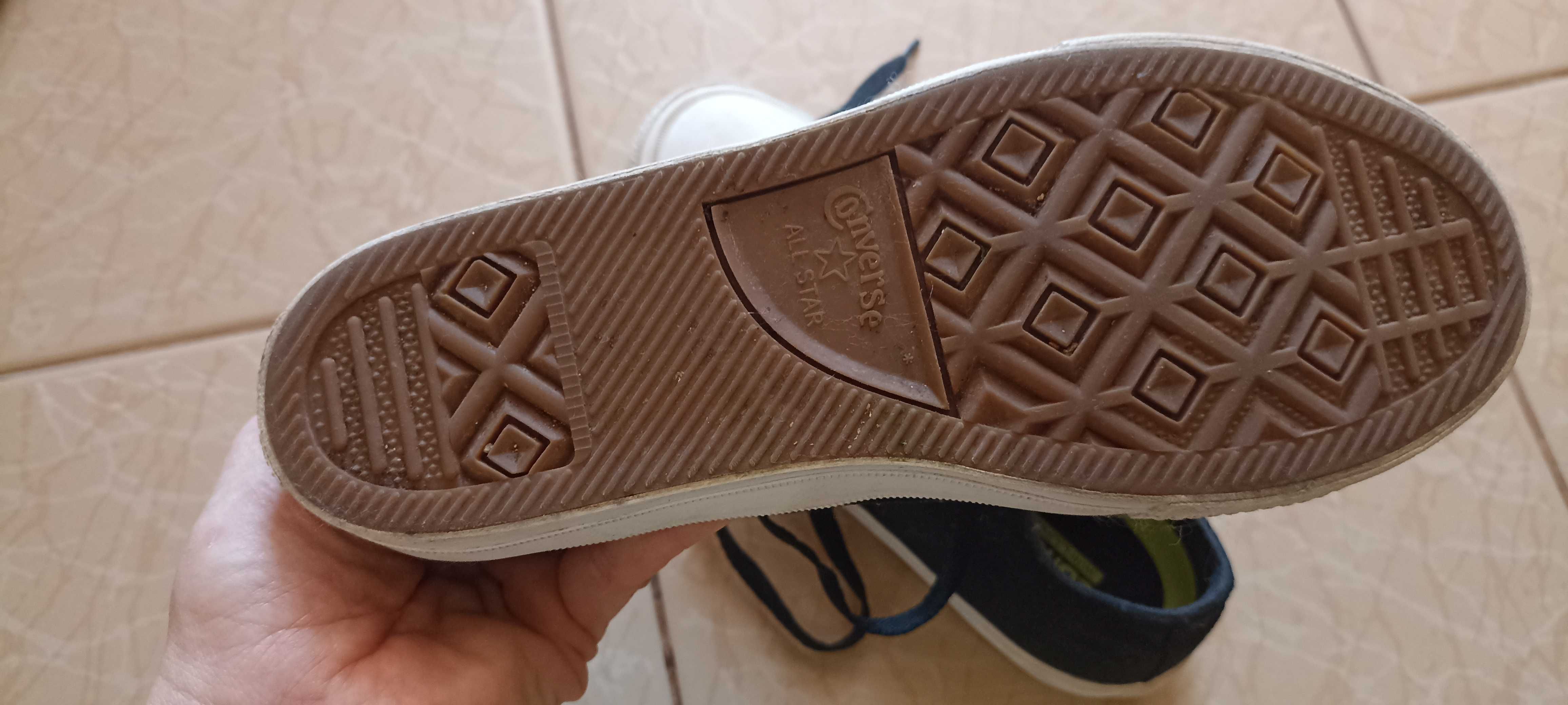 Продавам кецове "Converse"