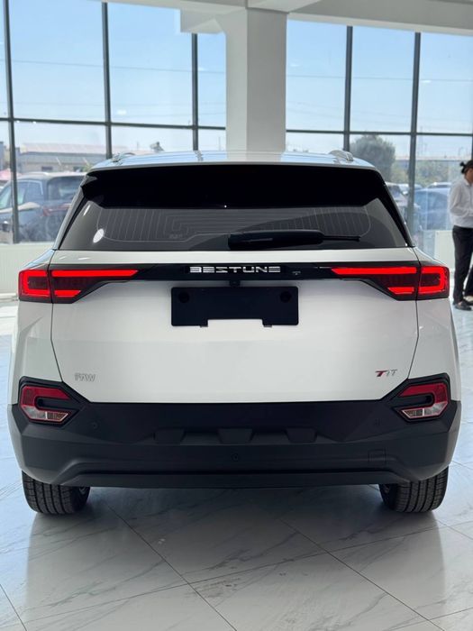 Bestune T77 новый.