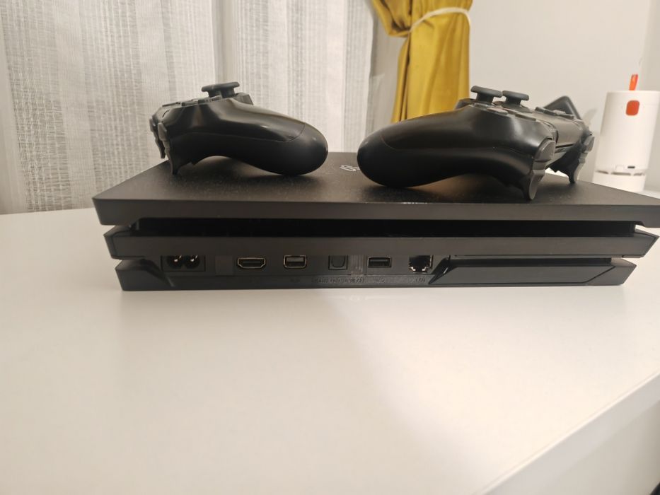 Playstation 4 Pro (PS4 Pro) - 1 TB