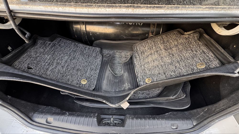 Nexia 3 polik  kovrik  b/u  zaril odam bo’sa tel qilsin