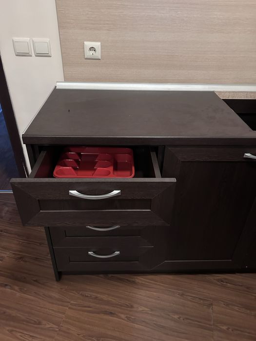 Гардероб, рамка за спалня, шкафчета за кухня и диван  за 100 лева