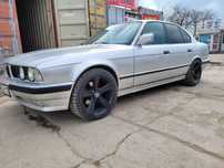 Продам машину BMW 520