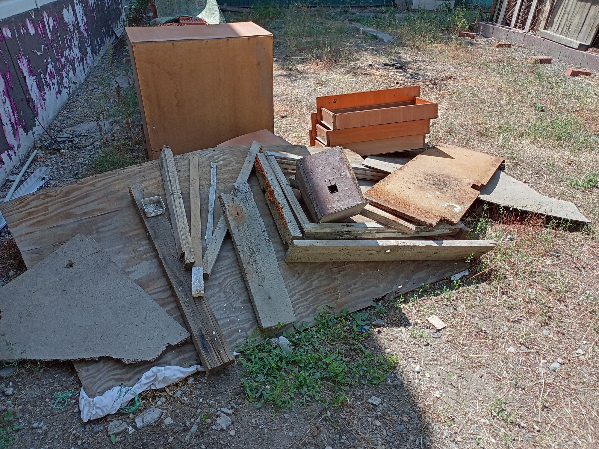 Продаем дрова ДСП и дерево