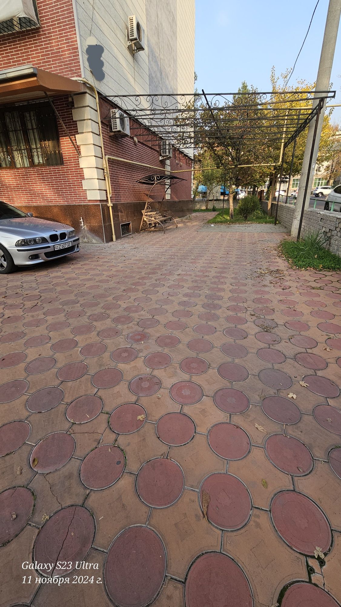 Yol yuzida 4 honali 100 kv ofis yoki yashash uchun arendaga beriladi