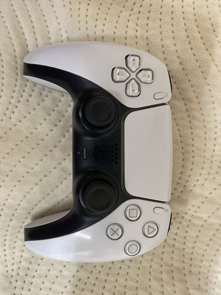 PlayStation 5 (дискова) + контролер + стойка – Отлично състояние