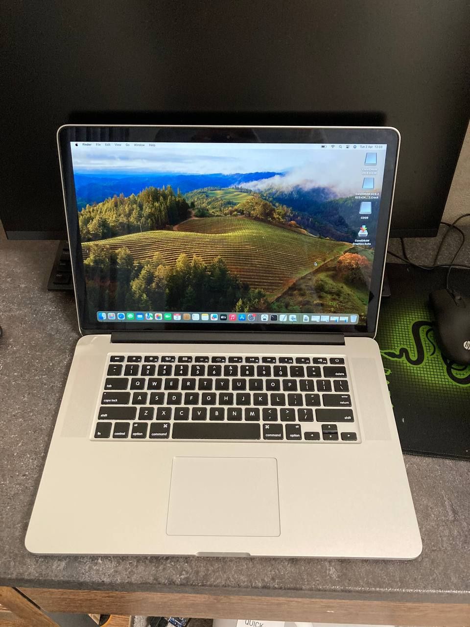 Macbook Pro 15 core i7- 4.0Ghz / 16GB RAM/ 1TB SSD/ 2GB AMD Graphics