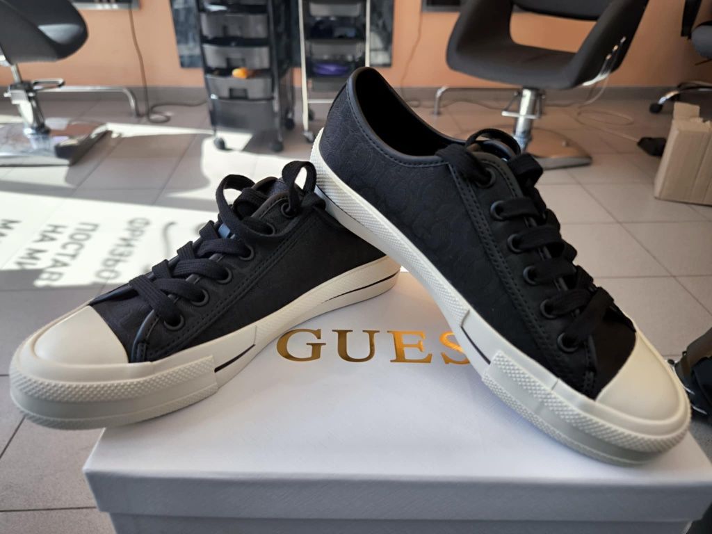 Супер сладки кецове Guess Гес