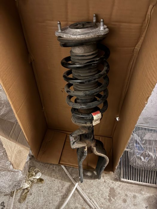 Tesla model 3 Преден десен амортисьор / джанта 19