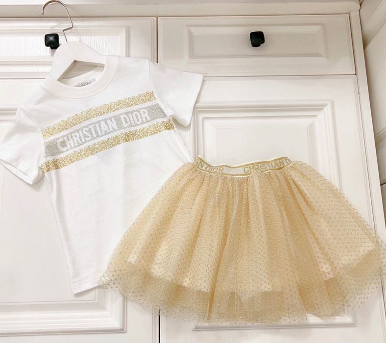 Детски комплект Dior пола и тениска.Размер 110см  120см 130 см и 140см