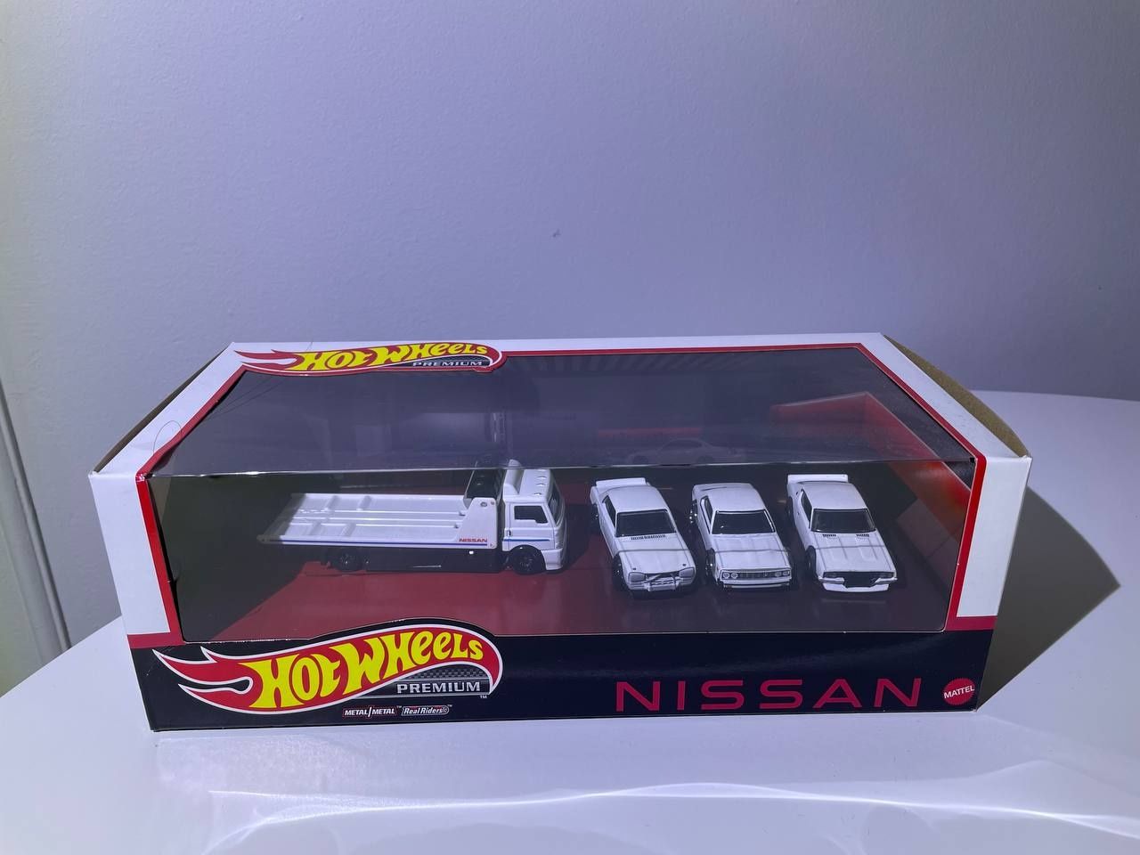 Hotwheels premium Диорама 1:64 Nissan Skyline