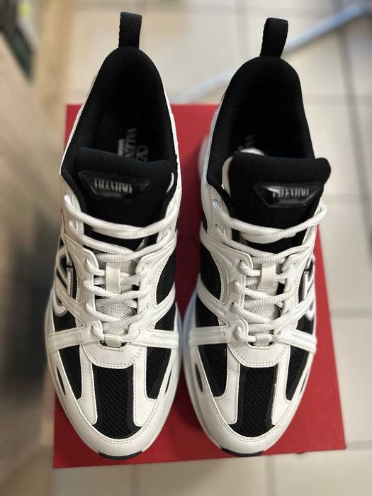 Сникръси Valentino
