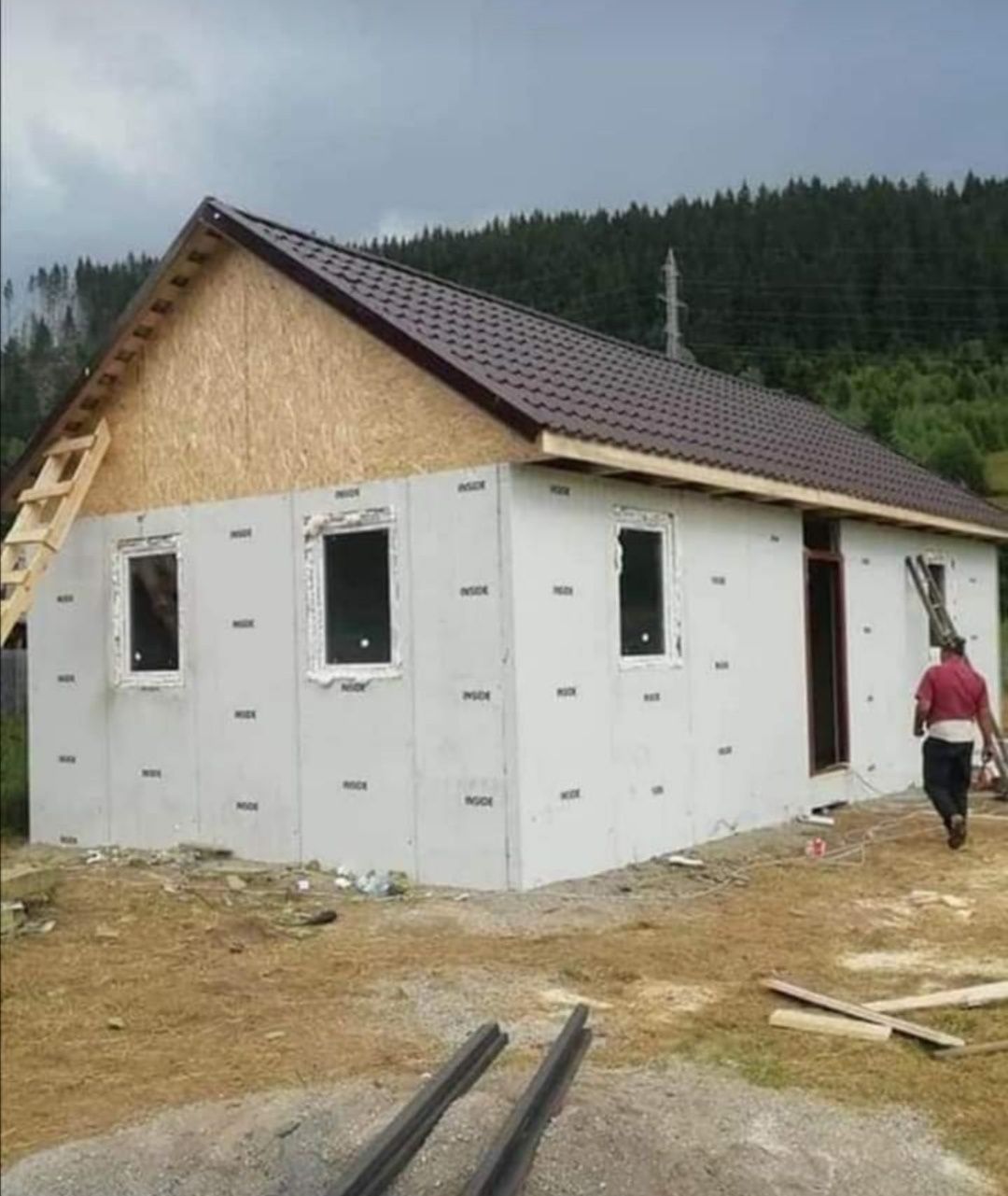 Case locuibile pe structura metalica și panou sendwich