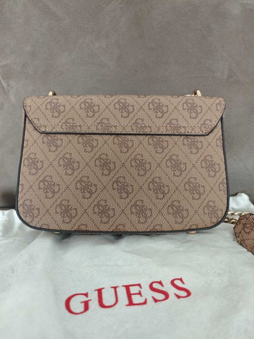 Дамска чанта Guess
