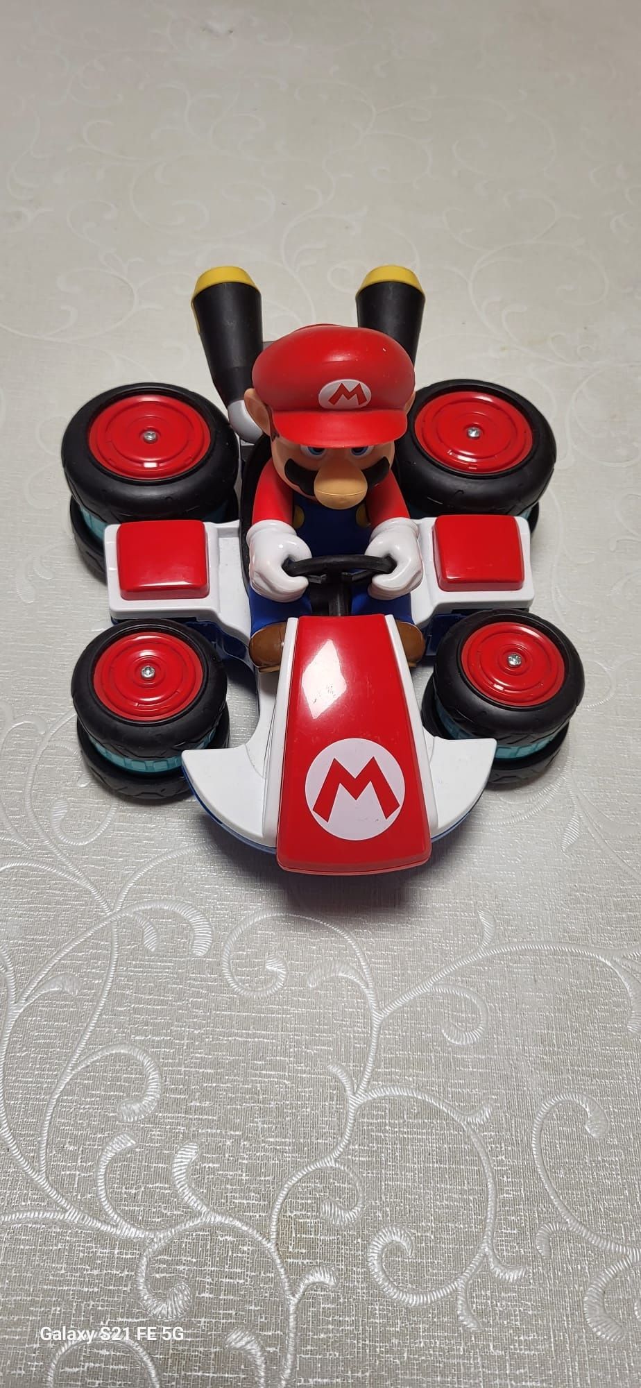 Mașina Mariokart.