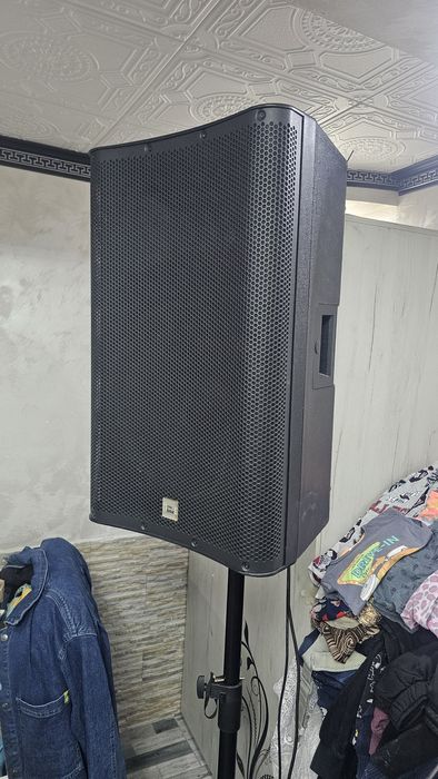 Boxa activa 15toli si mixer behringer 1700lei