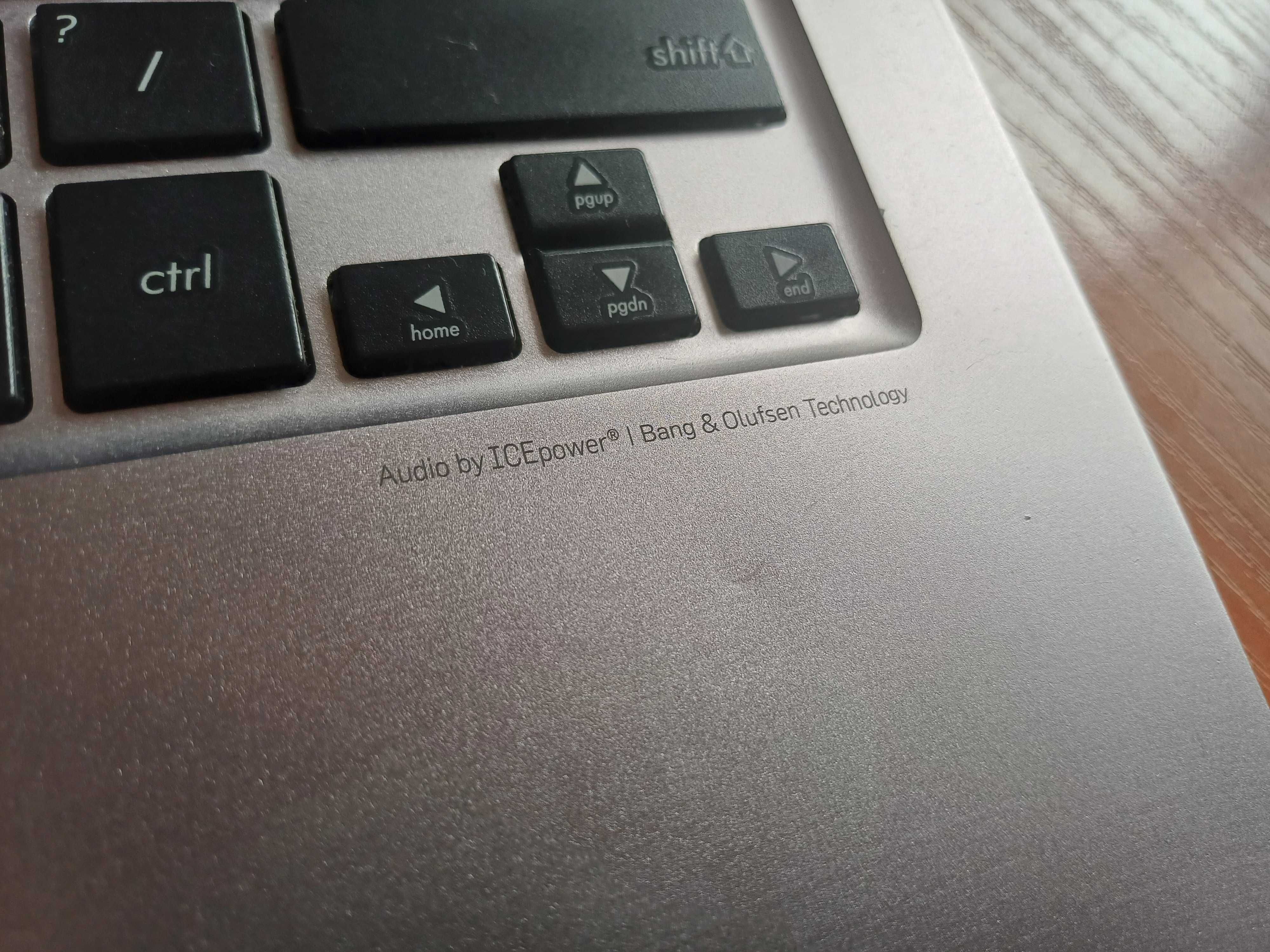 13" FHD IPS ASUS Zenbook Core i7-6500U/12GB RAM/256GB SSD - алуминиев