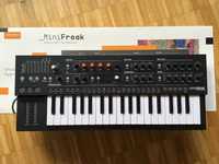 Продавам синтезатор Arturia MiniFreak.