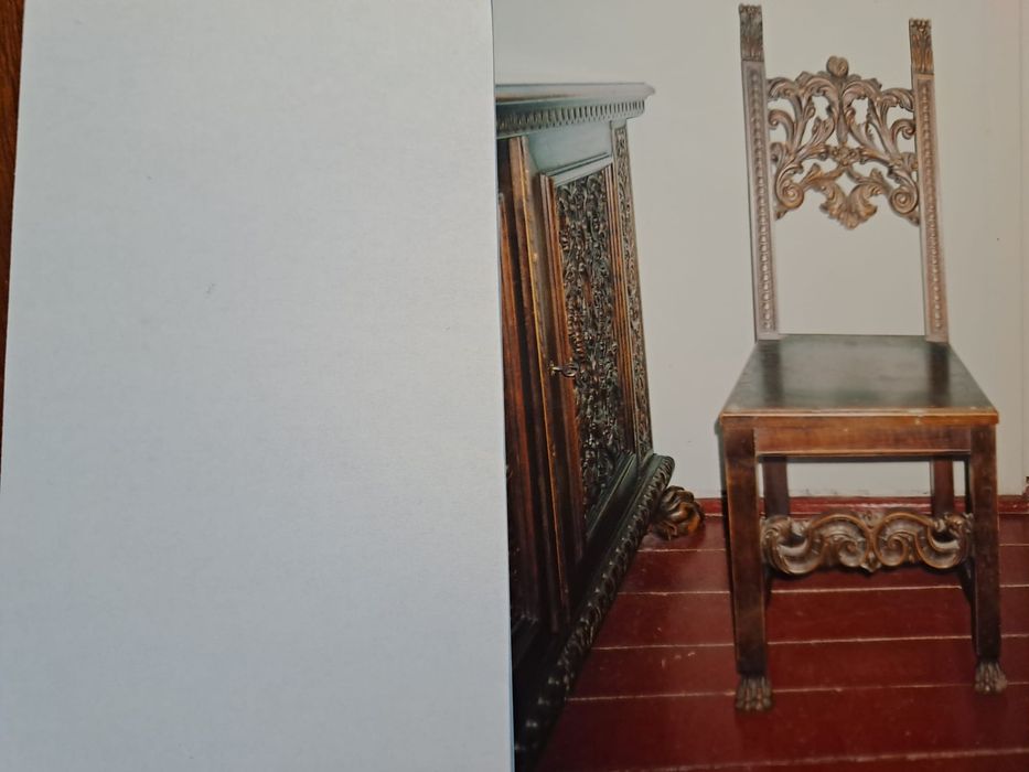 Mobila din lemn de nuc